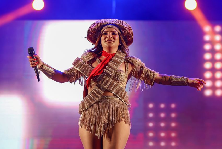 Cantora sergipana Tatah Santana abrilhantou noite do ‘Elas no Comando’