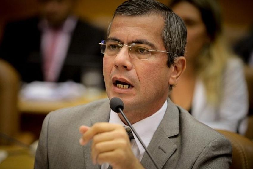 Iran Barbosa pede esclarecimentos sobre processo adotado pela Emsurb