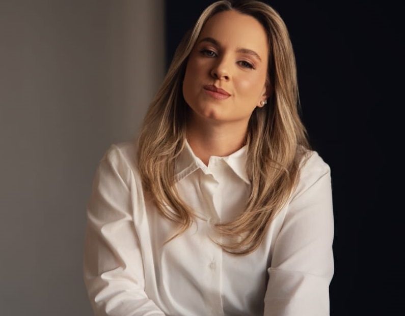 Priscilla Navas lança seu primeiro livro