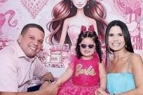 Paola Aplonio comemora aniversário com tema Barbie