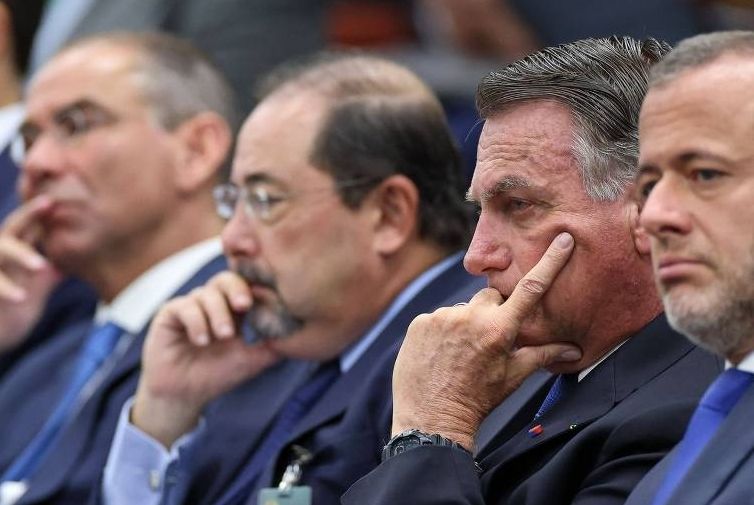 Por unanimidade, turma do STF torna Bolsonaro e mais 7 réus por golpe