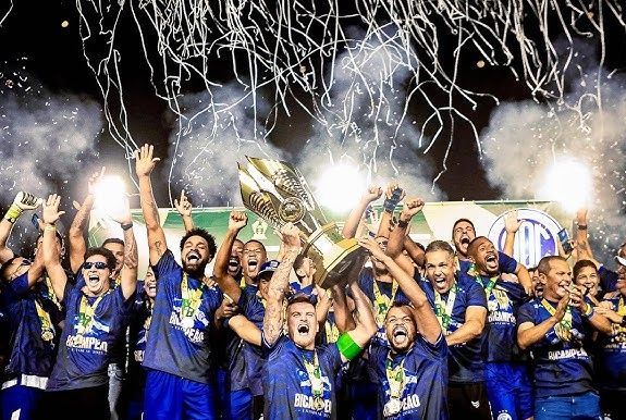 Confiança promove exposição dos troféus do bicampeonato estadual