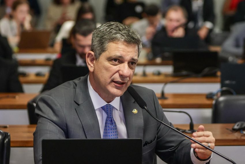 Rogério Carvalho defende debate responsável sobre o fim da reeleição