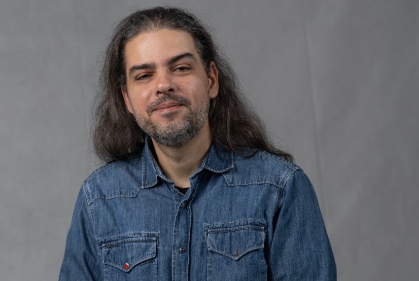 Sergipano lança livro com análises sociais sob a ótica da Psicologia