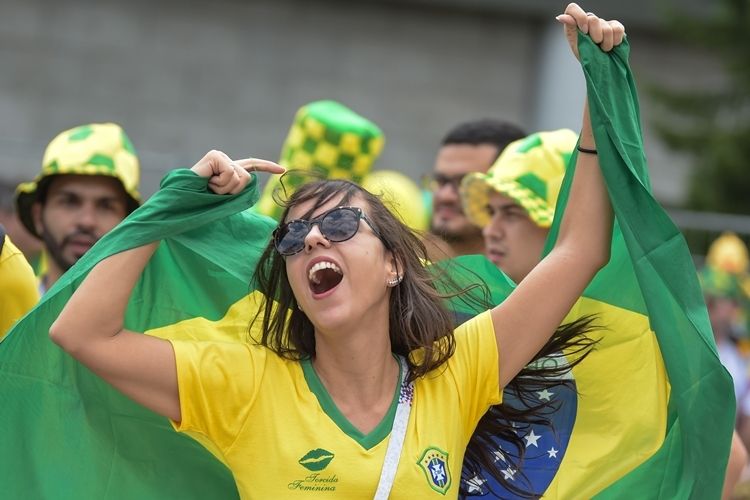 Comissão aprova meia-entrada para mulheres em jogos de futebol