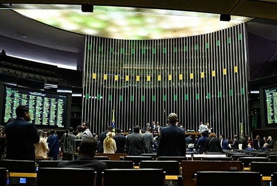 Parlamentares de SE votam a favor de medida que pode encarecer conta de luz