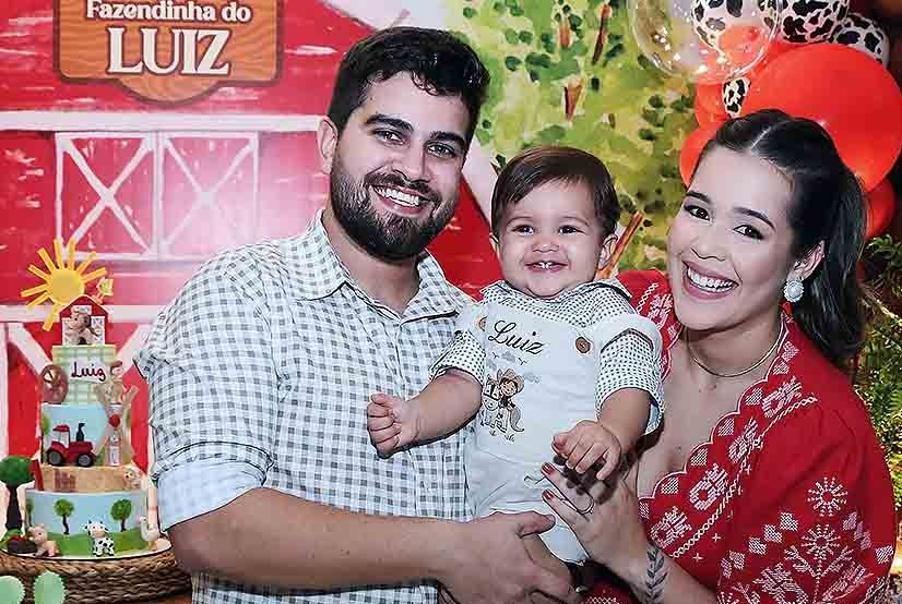 Sara e Davi comemoram 1 ano de Luiz com tema fazendinha