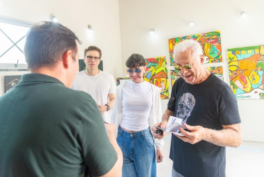 Antônio Fagundes, Alexandra Martins e Thiago Fragoso passeiam por Aracaju