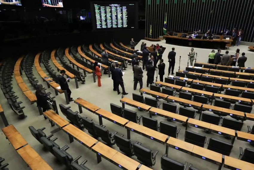 Lula veta aumento de número de deputados na Câmara