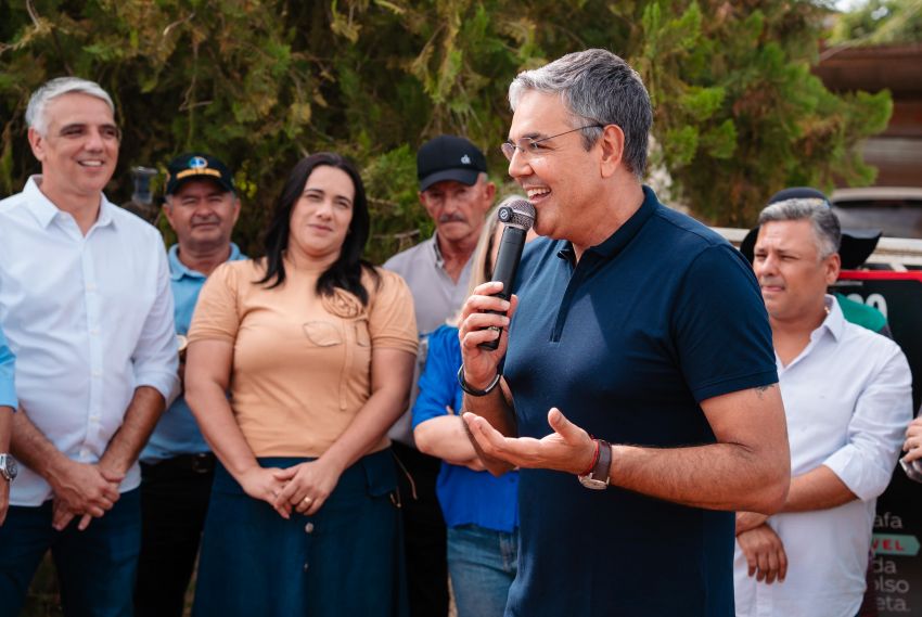 Prefeito Sérgio Reis dá ordem de serviço e inaugura pavimentação
