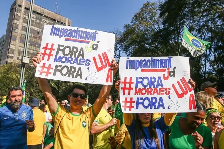 Ato em São Paulo pede anistia a Bolsonaro e exalta Trump