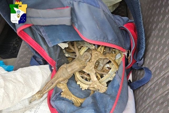 Suspeito de furtar cemitérios é preso com materiais de bronze