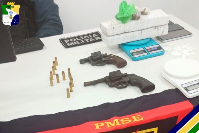Casal é preso por tráfico de drogas e porte ilegal de arma de fogo