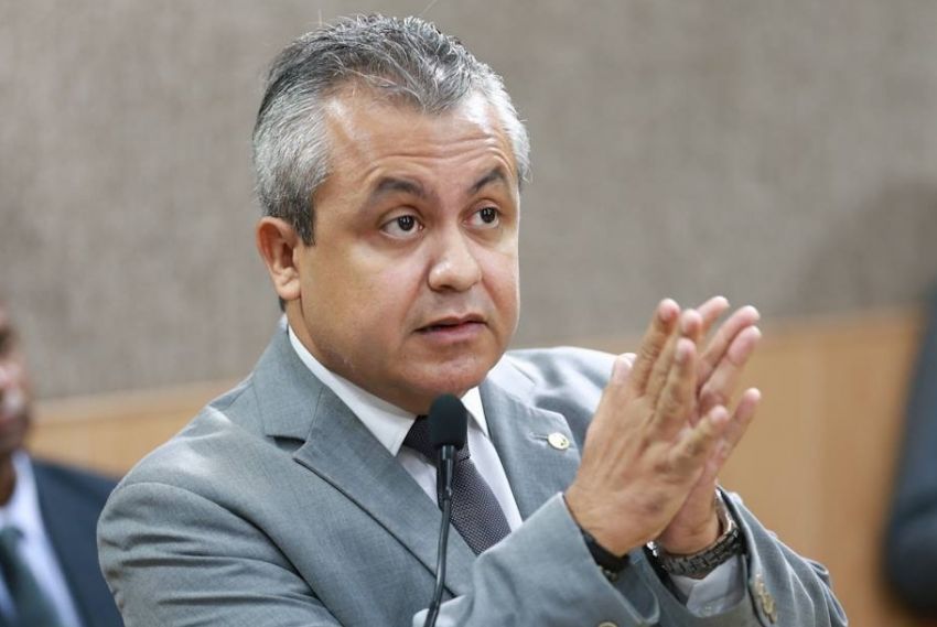 Elber diz que Emília deve esclarecer ‘sistemão do carro blindado’