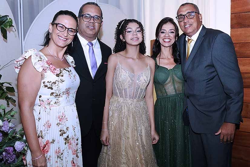 Lívia Delgado celebra seus 15 anos em grande estil