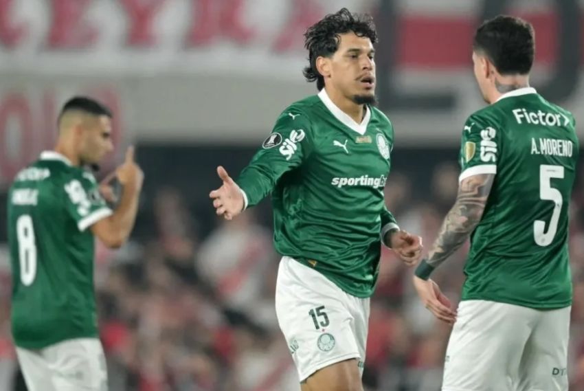 Palmeiras toma sufoco no fim, mas vence o River fora de casa
