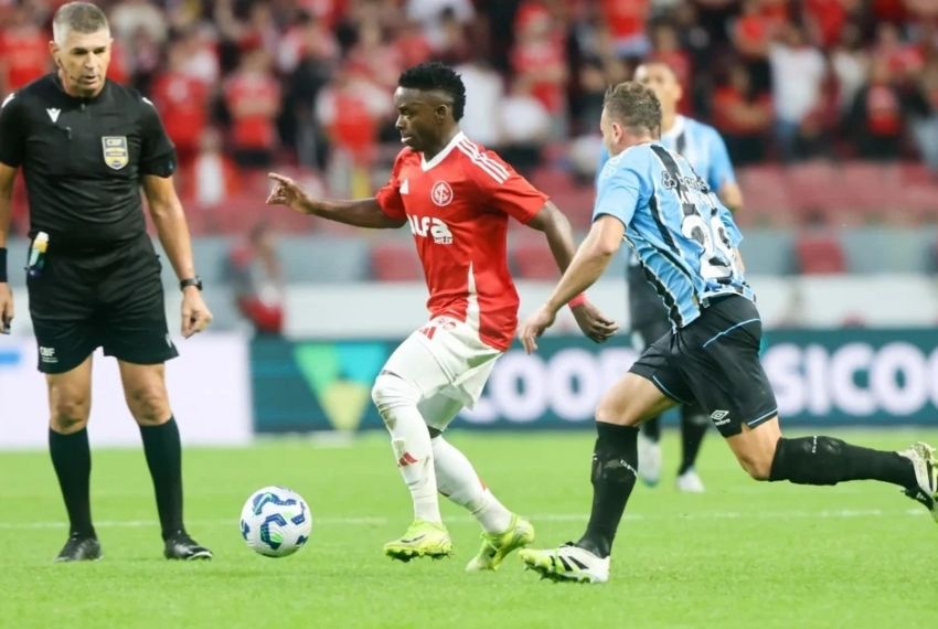 Inter erra pênalti nos acréscimos, e Grêmio vence clássico eletrizante