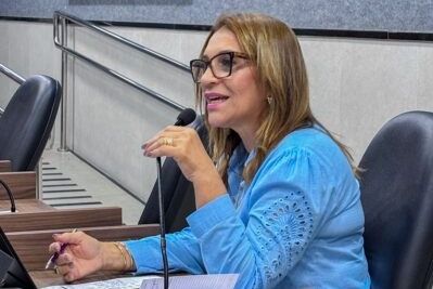 Vereadora denuncia gasto de R$ 1,5 milhão com livros