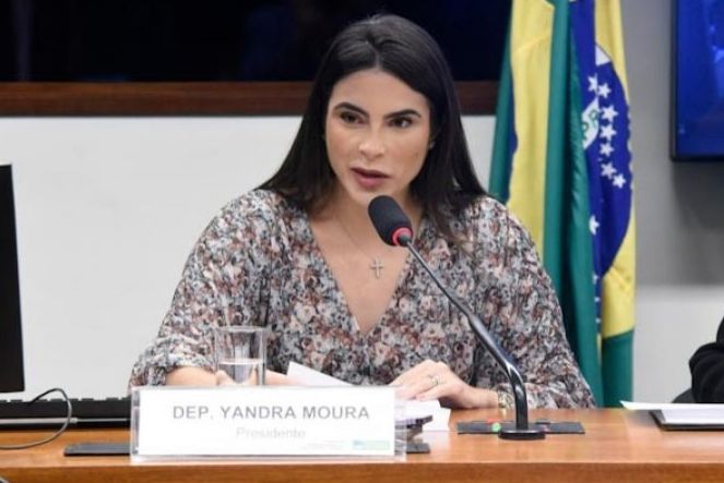 Yandra Moura destaca aprovação de PEC 14