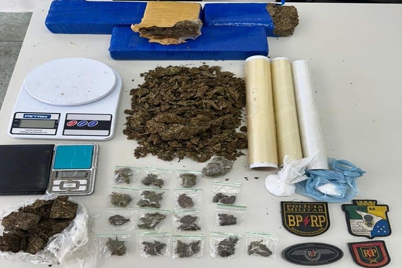 PM apreende adolescente por suspeita de tráfico de drogas