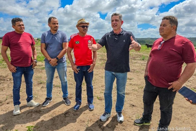 Senador Rogério vistoria terreno do novo campus do IFS