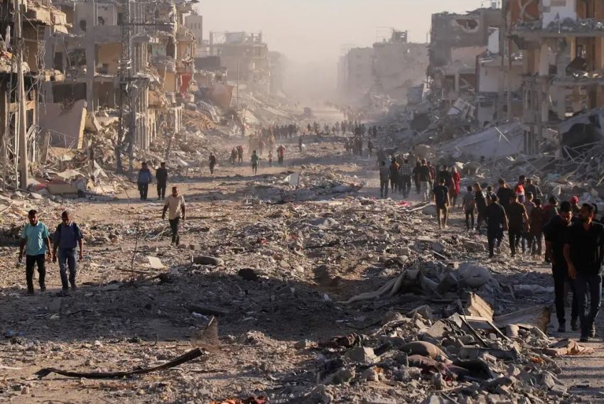 Moradores de Gaza voltam para casas destruídas