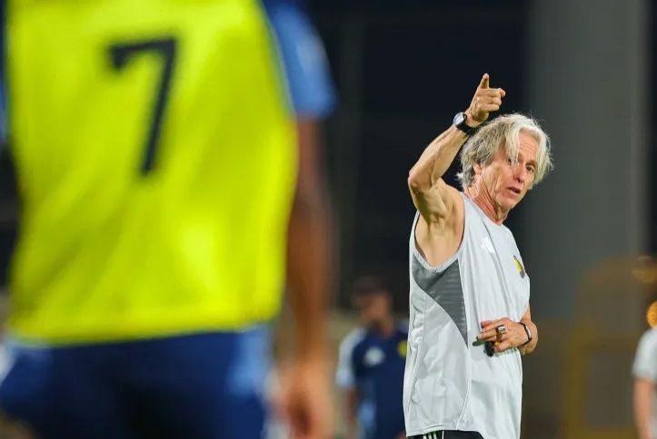 Jorge Jesus não perdoa e pune brasileiro por excesso de peso