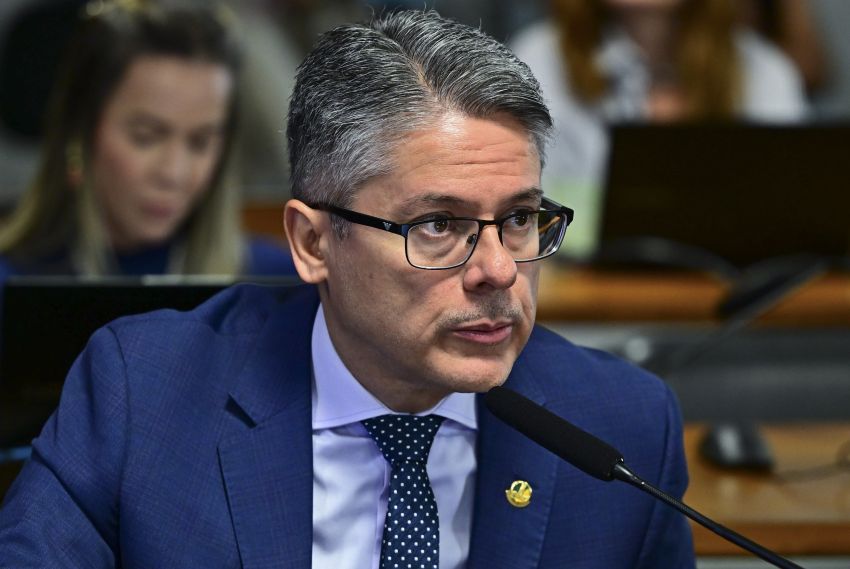 CE aprova projeto que garante acesso à água potável nas escolas