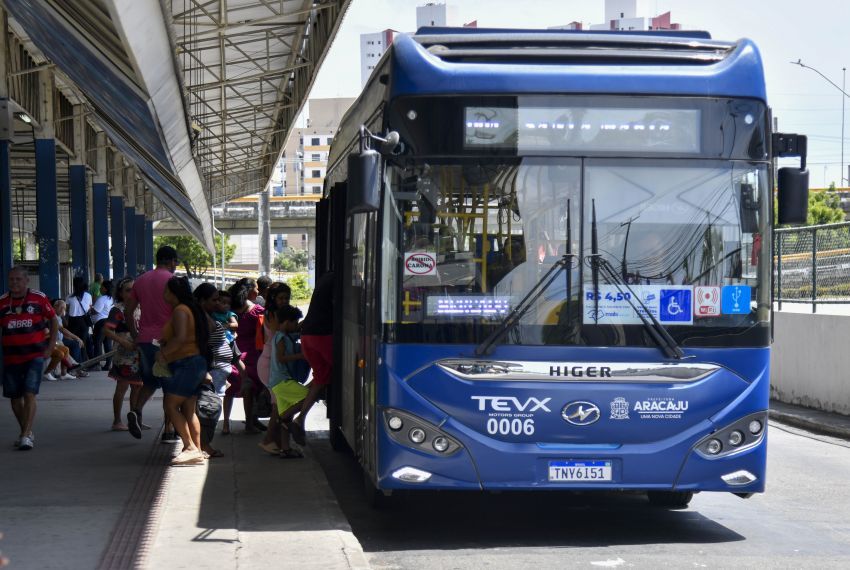 Transporte gratuito e linhas reforçadas asseguram mobilidade para inscritos