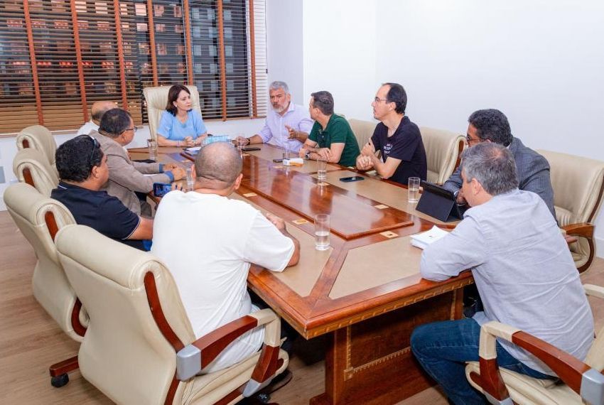 Prefeita se reúne com mototaxistas para avançar na regulamentação da categoria