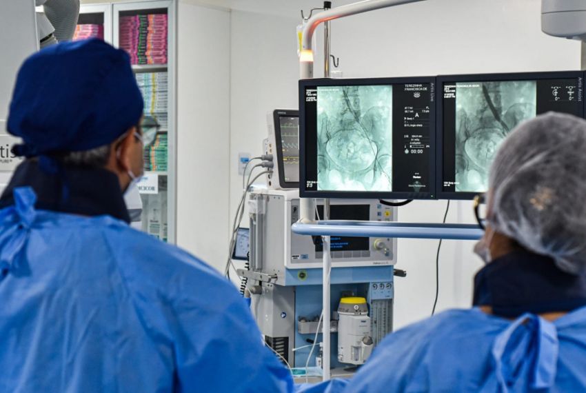 Huse realiza procedimento inédito e amplia tratamento de trombose