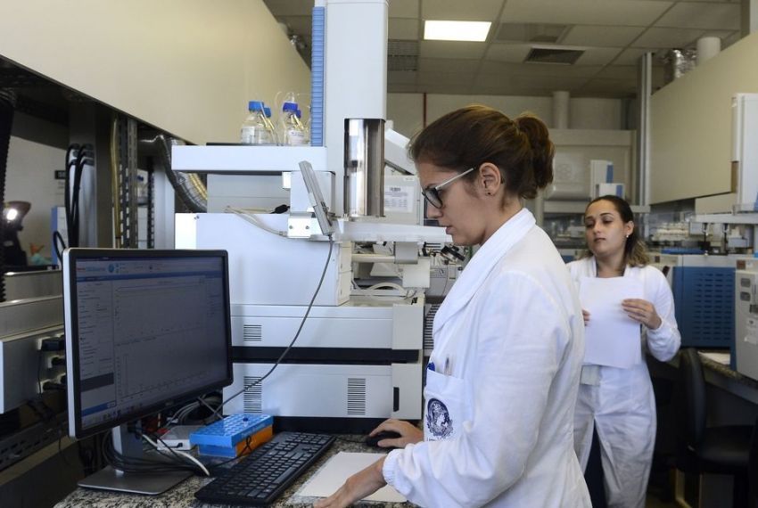Iniciativas tentam facilitar acesso e permanência de mães na ciência
