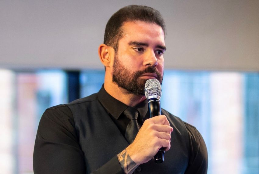 Dr. Marlon Batista palestra em evento médico