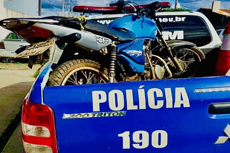 Adolescente é apreendido com motocicleta furtada