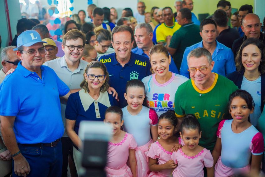 Ao lado do prefeito Luciano de Menininha, Fábio Mitidieri faz entregas em Propriá