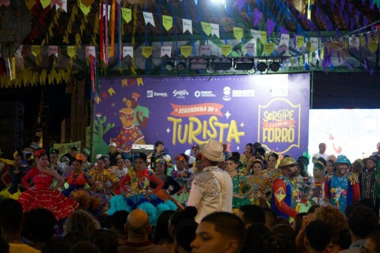 Trio Voz de Ouro e Karmem Correia são atrações da ‘Segundona do Turista’