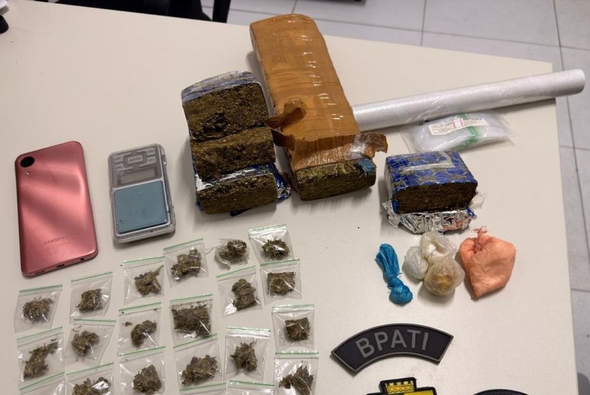 Polícia Militar apreende drogas e prende mulher por tráfico em Muribeca