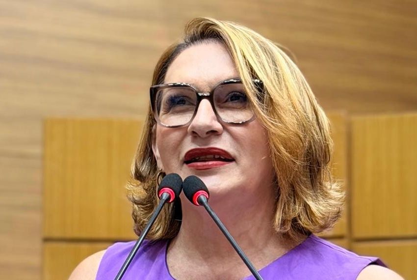 Linda Brasil manifesta apoio à luta dos professores