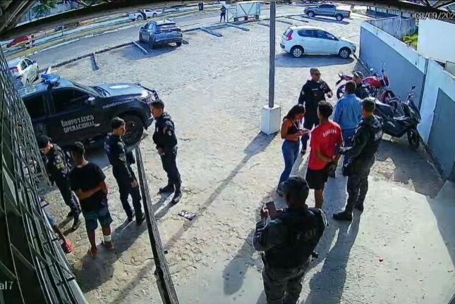 Briga na entrada de hospital termina na delegacia