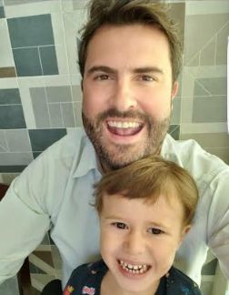 O empresário  Lucas Iglesias em momento com o filho Eduardo