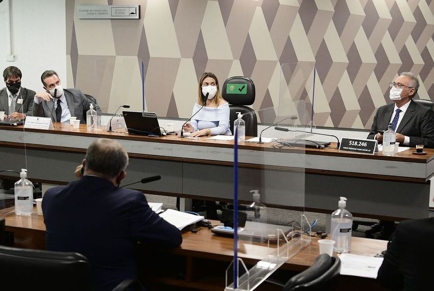 CPI: policial confirma proposta de propina e tem celular apreendido