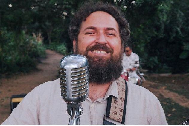 Heitor Mendonça lança ‘Janelas de Vidro’