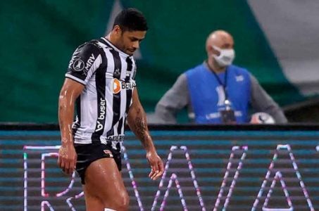 Hulk lamenta pênalti perdido, mas pede foco