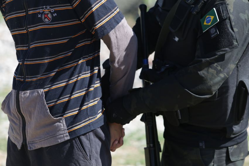 Ação conjunta resulta em prisão de suspeito de tráfico de drogas em Riachão do Dantas