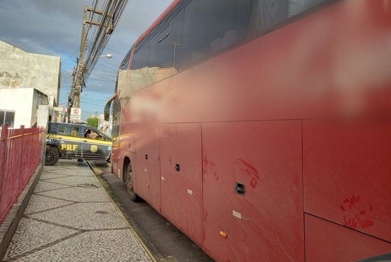 PRF detém suspeito de importunação sexual em ônibus de viagem