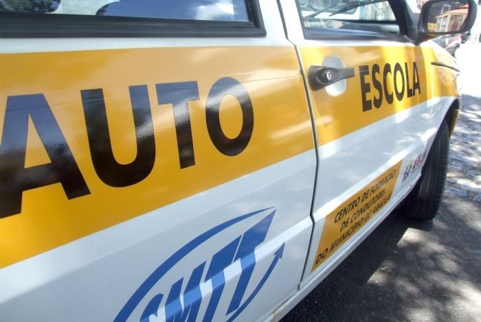 Autoescola: PL desobriga aulas para emissão da CNH
