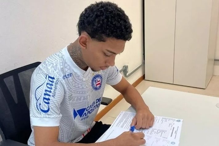 Falcon empresta promessa da base para o Bahia