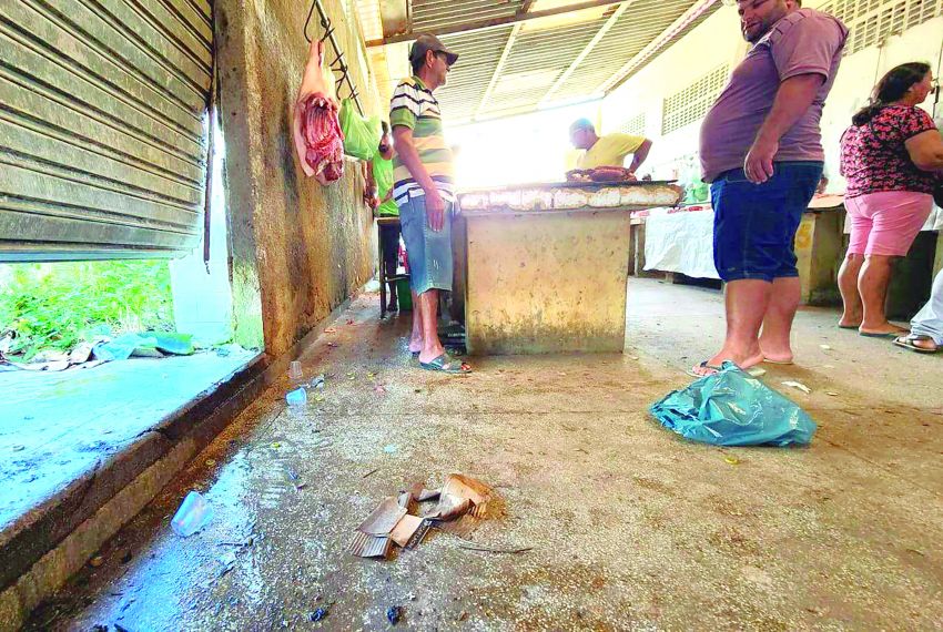 Mercado da Carne de Carira é o verdadeiro retrato do abandono, da imundície e do desrespeito