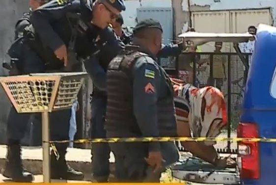 Pai entrega filho à polícia após crime no Coqueiral
