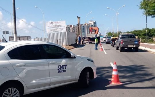 Trânsito na ponte sobre o Rio Poxim, em Aracaju fica parcialmente interditado nesta quarta